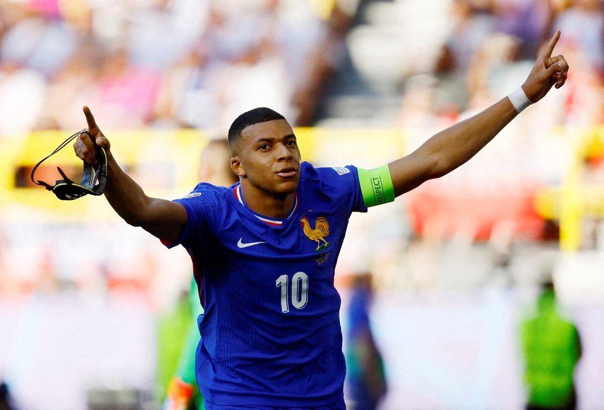 Platini khuyên Mbappe tránh chính trị để giữ hình ảnh toàn cầu - hình ảnh - new88jl.com Platini khuyên Mbappe tránh chính trị để giữ hình ảnh toàn cầu - hình ảnh - new88jl.com
