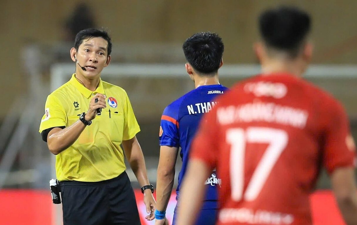 Trọng tài V-League bị treo còi sau sai lầm dù có VAR – Cơ hội cho cá cược thể thao uy tín? - hình ảnh - new88jl.com