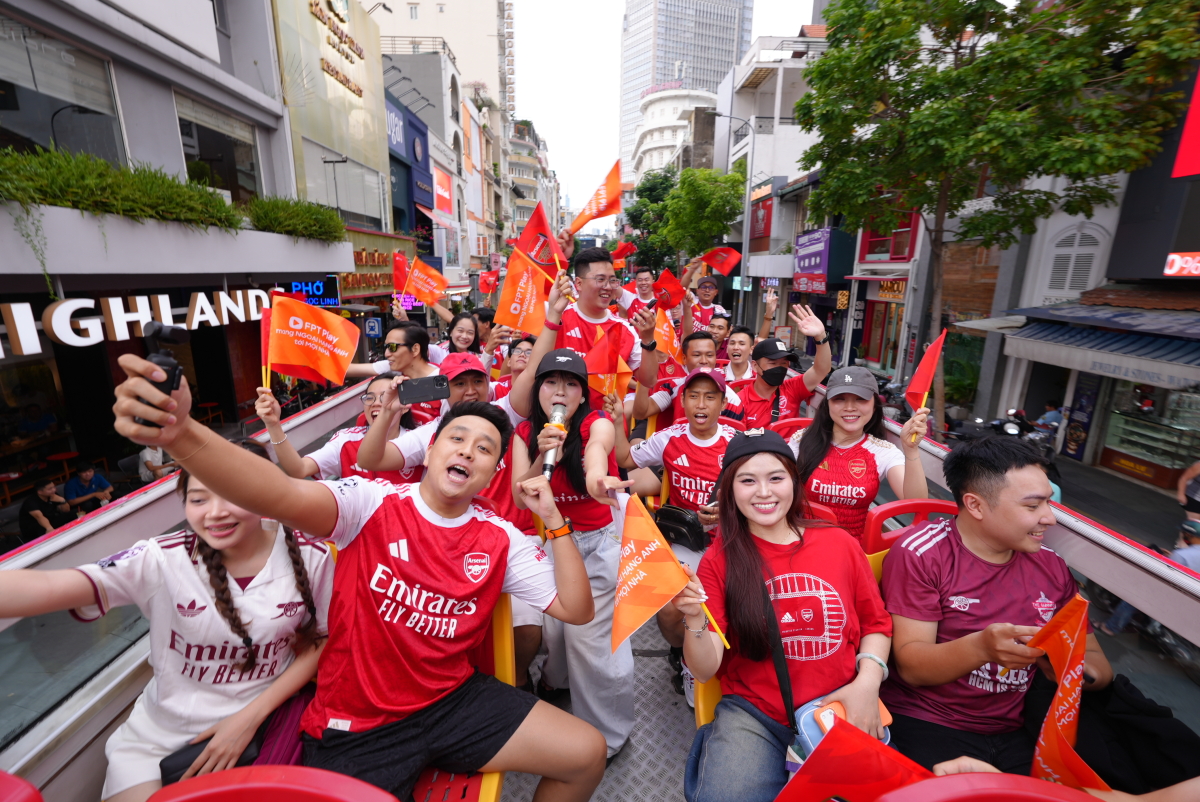 CĐV Arsenal ăn mừng chức vô địch Ngoại hạng Anh: Hào hứng lan tỏa từ London đến Việt Nam - hình ảnh - new88jl.com CĐV Arsenal ăn mừng chức vô địch Ngoại hạng Anh: Hào hứng lan tỏa từ London đến Việt Nam - hình ảnh - new88jl.com