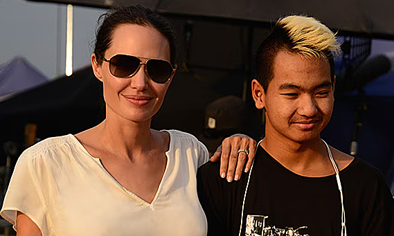 Maddox nộp đơn xin bỏ họ Brad Pitt, chính thức dùng họ mẹ Angelina Jolie - hình ảnh - new88jl.com Maddox nộp đơn xin bỏ họ Brad Pitt, chính thức dùng họ mẹ Angelina Jolie - hình ảnh - new88jl.com