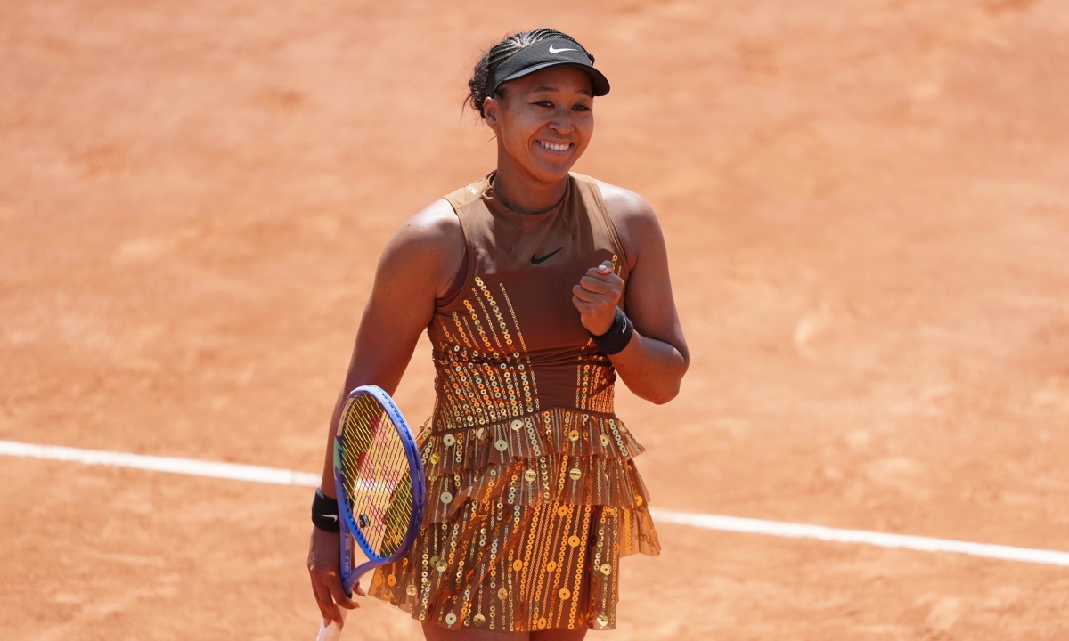 Naomi Osaka diện váy sequin lấp lánh tại Roland Garros 2026 - hình ảnh - new88jl.com Naomi Osaka diện váy sequin lấp lánh tại Roland Garros 2026 - hình ảnh - new88jl.com