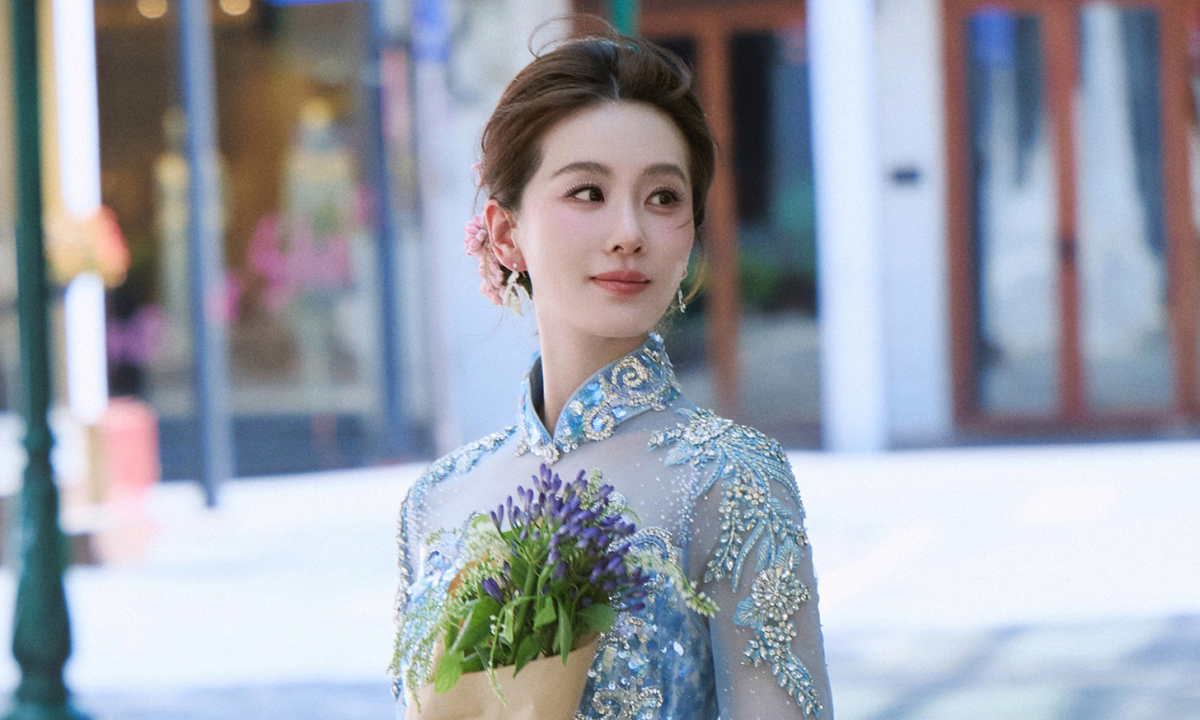 Lưu Thi Thi rạng rỡ giữa nắng Hà Nội: Khoảnh khắc thanh lịch lay động fan Việt - hình ảnh - new88jl.com Lưu Thi Thi rạng rỡ giữa nắng Hà Nội: Khoảnh khắc thanh lịch lay động fan Việt - hình ảnh - new88jl.com