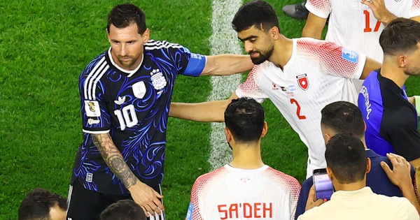 NEW88 chính thức: Cầu thủ Jordan rạng rỡ chụp ảnh cùng Messi dù thua Argentina - hình ảnh - new88jl.com NEW88 chính thức: Cầu thủ Jordan rạng rỡ chụp ảnh cùng Messi dù thua Argentina - hình ảnh - new88jl.com