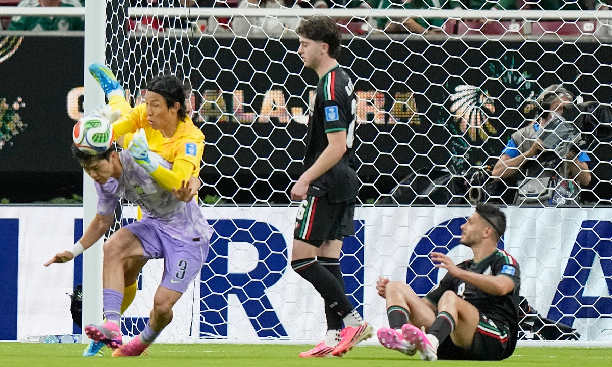 Mexico vượt qua vòng bảng World Cup 2026 nhờ sai lầm của thủ môn Hàn Quốc - hình ảnh - new88jl.com Mexico vượt qua vòng bảng World Cup 2026 nhờ sai lầm của thủ môn Hàn Quốc - hình ảnh - new88jl.com