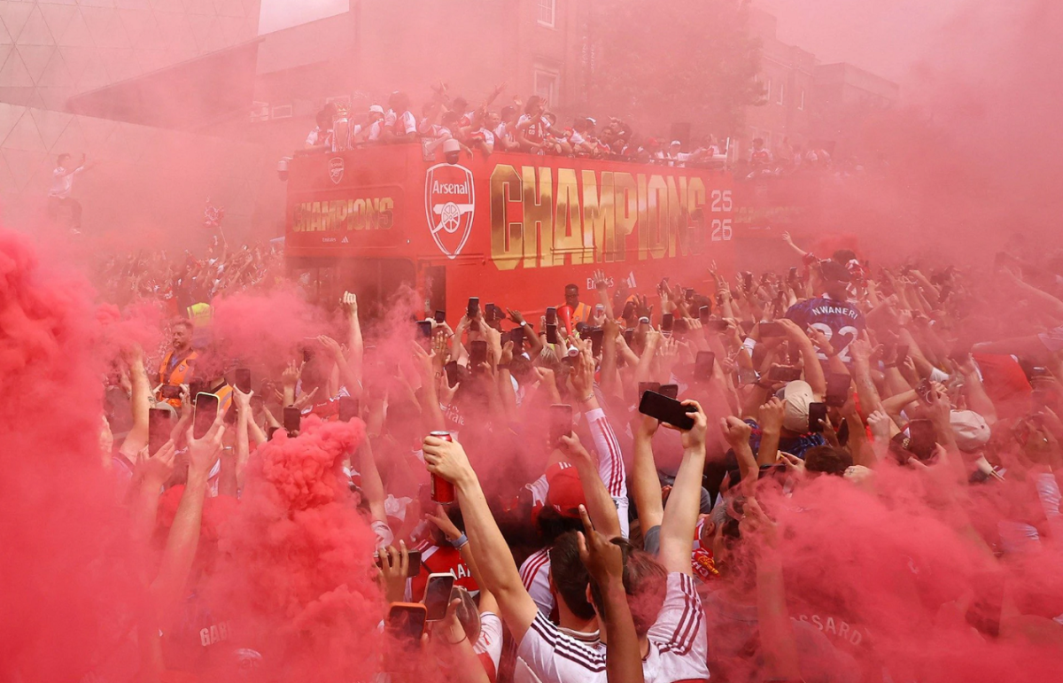 Hơn 1,5 triệu người đổ ra đường ăn mừng chức vô địch Ngoại hạng Anh của Arsenal - hình ảnh - new88jl.com