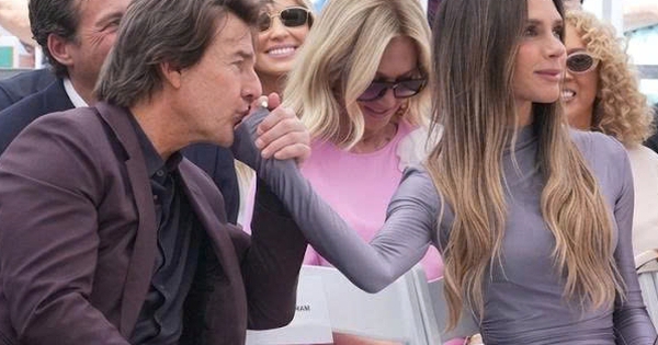 Khoảnh khắc Tom Cruise hôn tay Victoria Beckham: Dấu ấn lịch lãm giữa làng giải trí Hollywood - hình ảnh - new88jl.com Khoảnh khắc Tom Cruise hôn tay Victoria Beckham: Dấu ấn lịch lãm giữa làng giải trí Hollywood - hình ảnh - new88jl.com