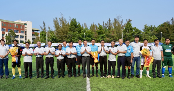 Bất ngờ xuất hiện cúp Kim Sang-sik tại Hàn Quốc: Các đội bóng sinh viên Việt Nam tranh tài - hình ảnh - new88jl.com Bất ngờ xuất hiện cúp Kim Sang-sik tại Hàn Quốc: Các đội bóng sinh viên Việt Nam tranh tài - hình ảnh - new88jl.com