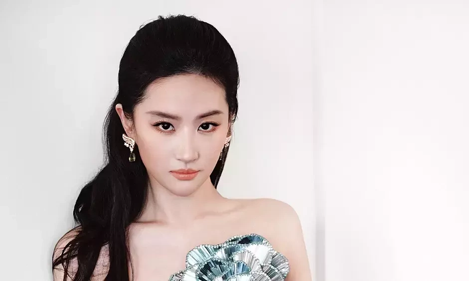 Lưu Diệc Phi lộng lẫy như ‘bông hồng thủy tinh’ – Cơ hội giải trí đẳng cấp cùng NEW88 baccarat - hình ảnh - new88jl.com