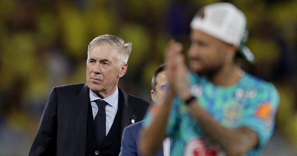 Đội tuyển Brazil bị chất vấn tại sân bay Mỹ: Câu hỏi ‘Ronaldinho đâu?’ gây xôn xao - hình ảnh - new88jl.com Đội tuyển Brazil bị chất vấn tại sân bay Mỹ: Câu hỏi ‘Ronaldinho đâu?’ gây xôn xao - hình ảnh - new88jl.com