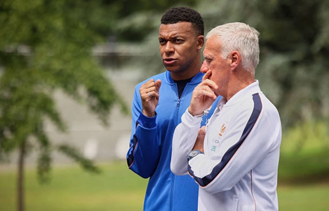 Deschamps: ‘Nhiều HLV cũng ngốc như tôi khi xếp Mbappe đá trung phong’ - hình ảnh - new88jl.com