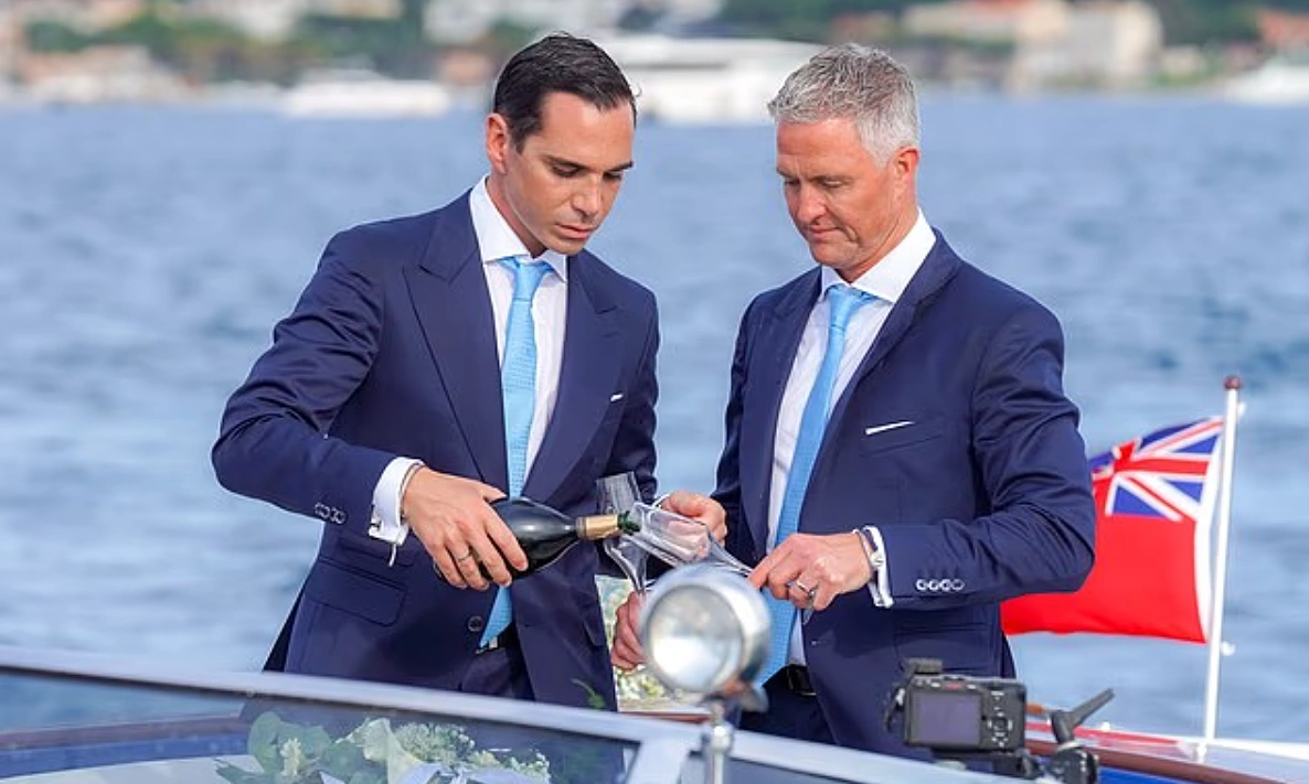 Em trai Michael Schumacher kết hôn đồng giới: Câu chuyện gây xôn xao làng F1 - hình ảnh - new88jl.com Em trai Michael Schumacher kết hôn đồng giới: Câu chuyện gây xôn xao làng F1 - hình ảnh - new88jl.com