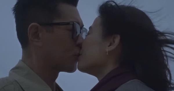Tuyên Huyên chia sẻ cảm xúc khi hôn Cổ Thiên Lạc sau nhiều năm: Áp lực và kỷ niệm khó quên - hình ảnh - new88jl.com