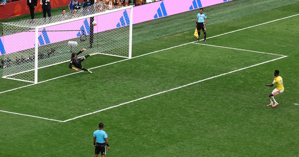 Thụy Sĩ hạ Colombia trên chấm luân lưu, chạm trán Argentina của Messi ở tứ kết - hình ảnh - new88jl.com