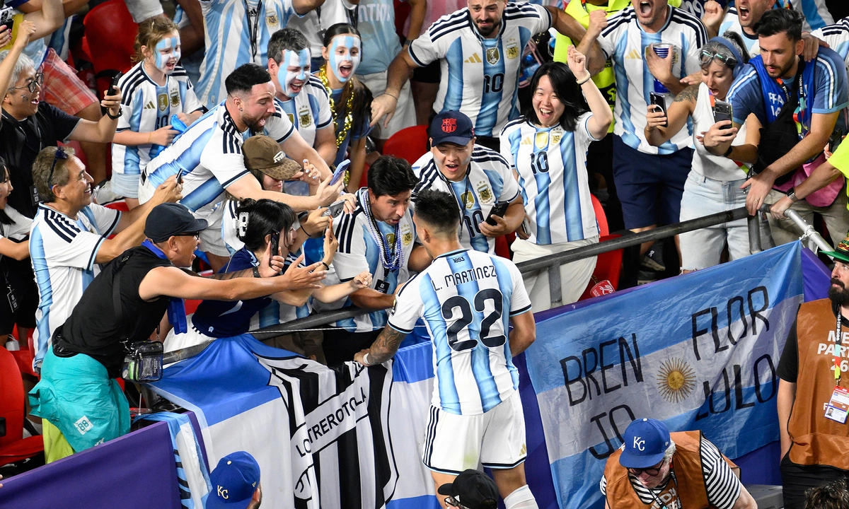Báo Anh đặt dấu hỏi về việc tiền đạo Argentina thoát thẻ đỏ: góc nhìn mới cho người chơi Việt - hình ảnh - new88jl.com